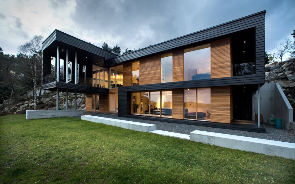 Фасад из старых досок