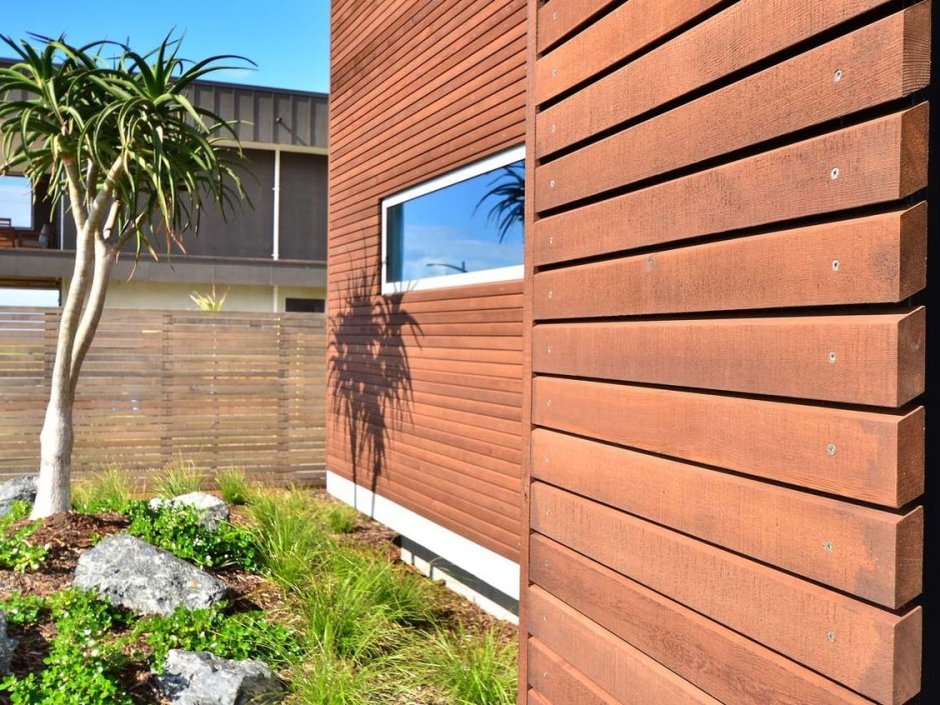 Отделка фасада вертикальной доской