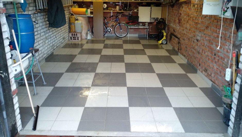 Шахматная плитка в гараж