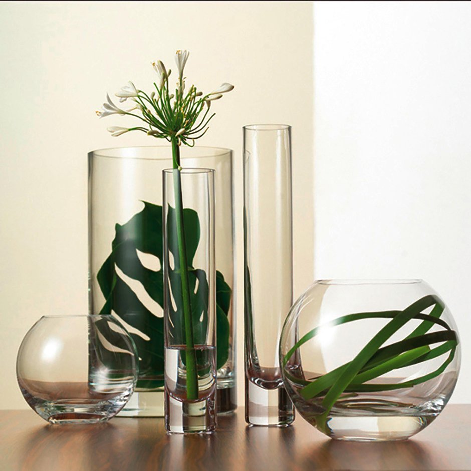 Стеклянные вазы в интерьере