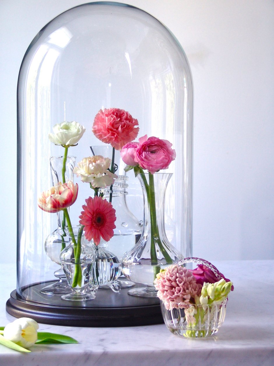 Цветочные композиции в стеклянных вазах