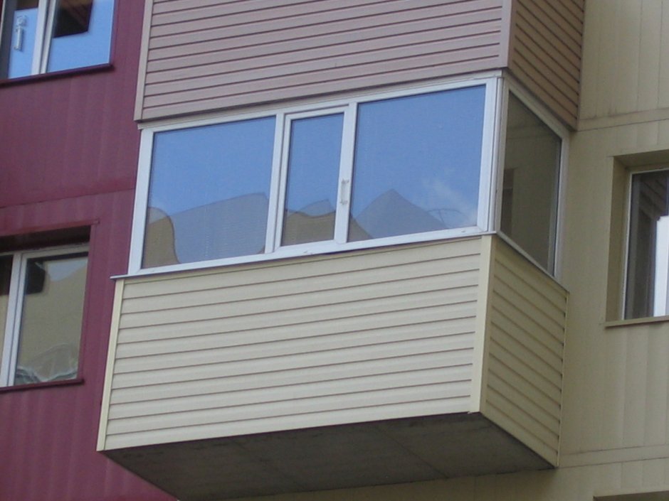 Остекление балконов сайдингом