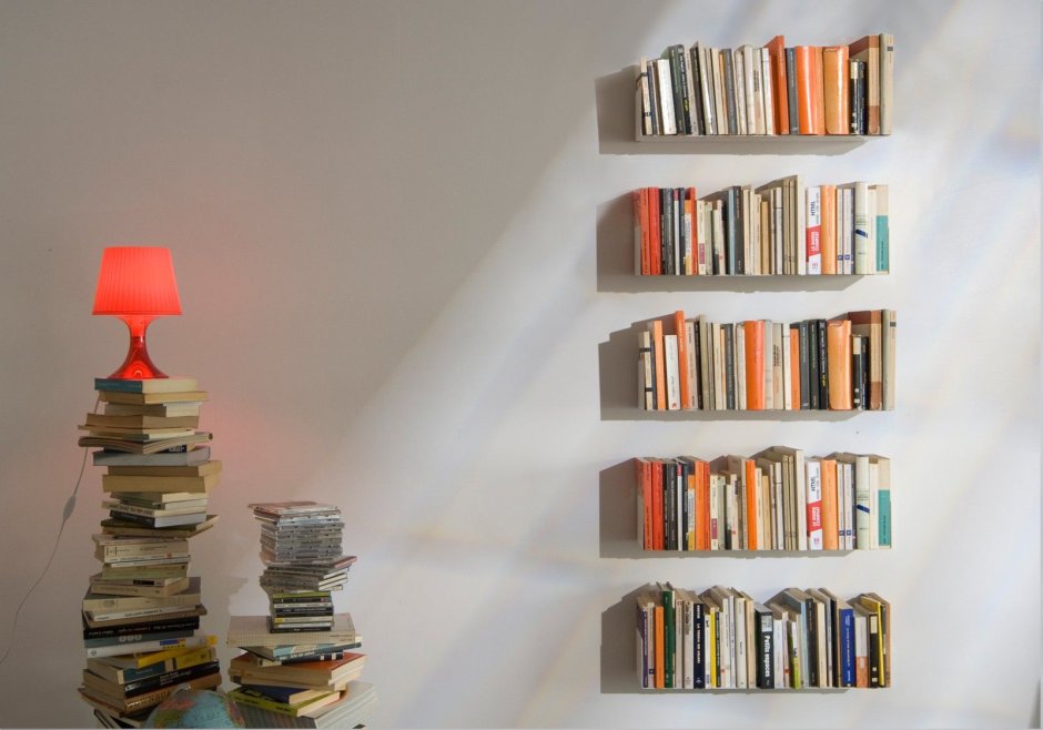 Левитирующая книжная полка