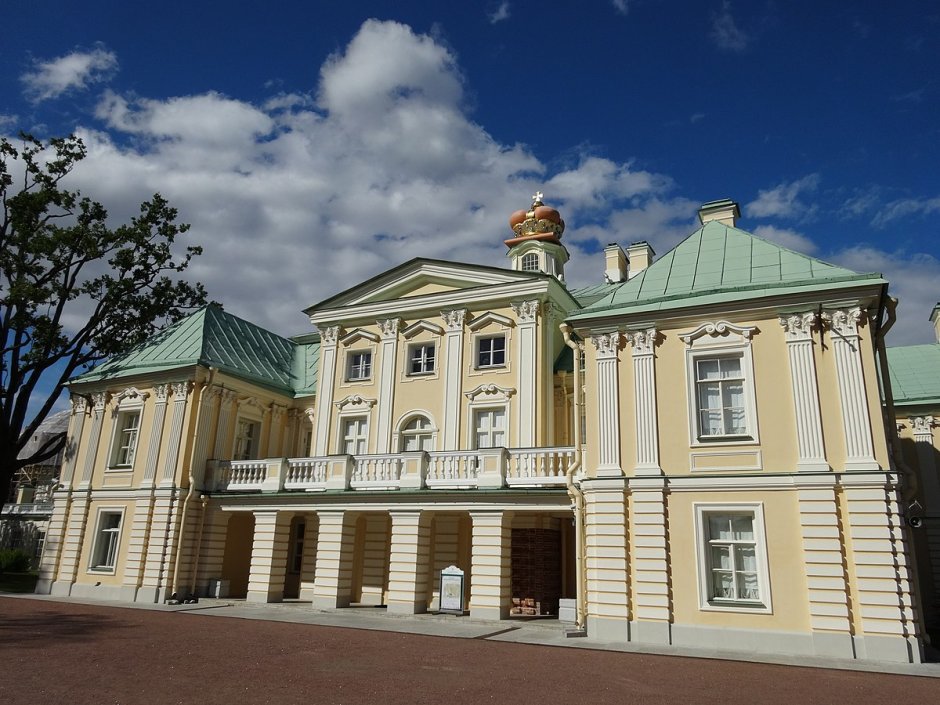 Меншиковский дворец Ореховая комната