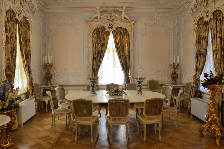 Меншиковский дворец малиновая гостиная
