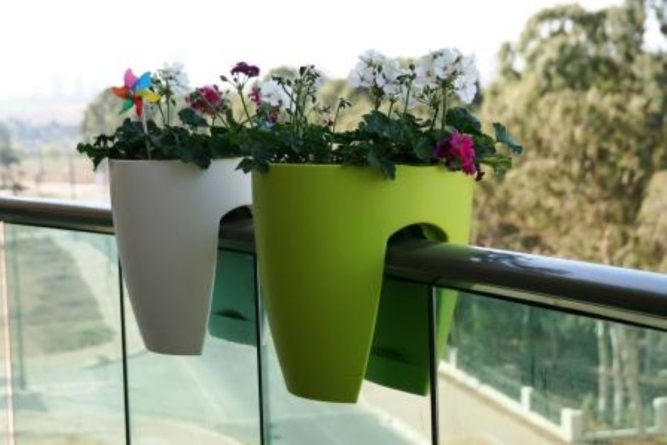 Горшки для цветов на остекленный балкон