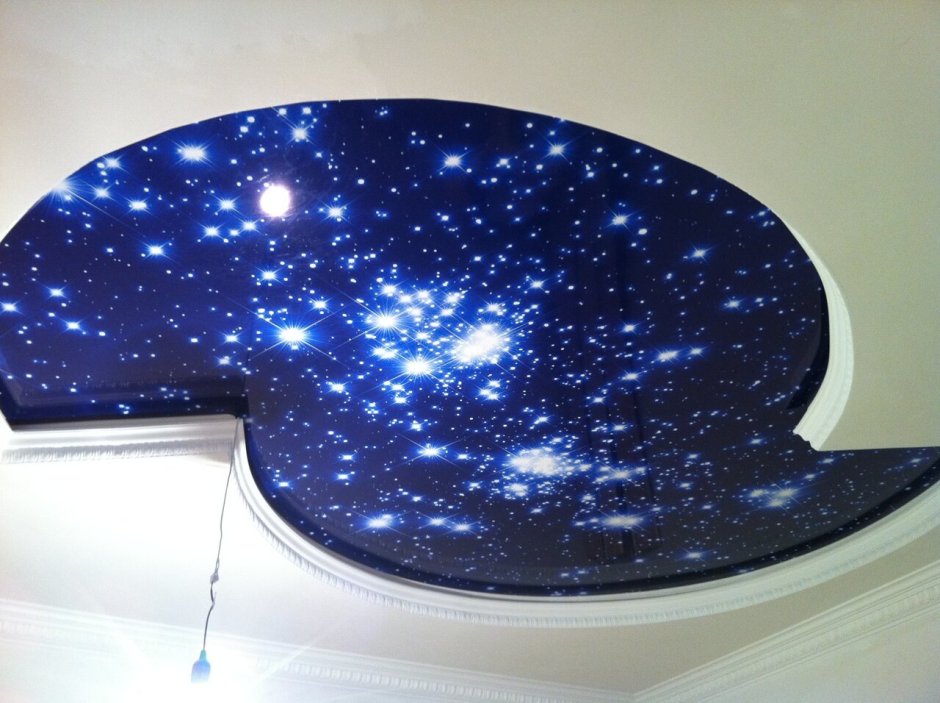 Натяжной потолок с эффектом звездного неба