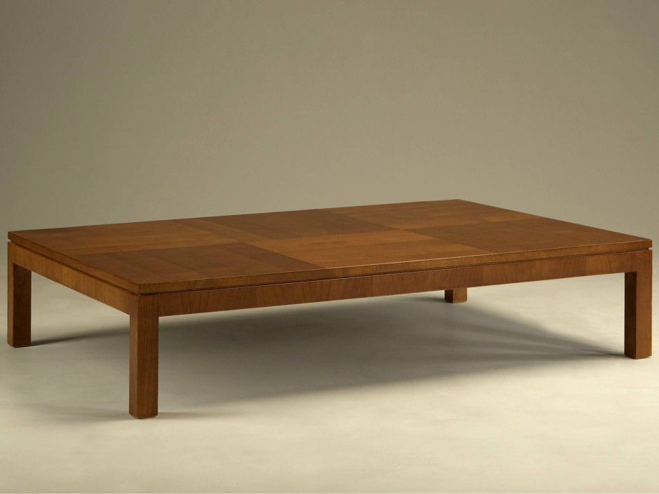 Низкий деревянный столик