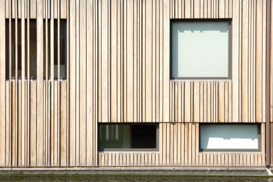 Вертикальный деревянный фасад