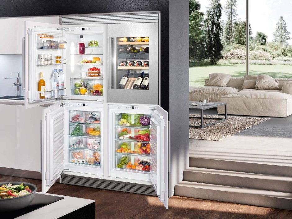 Кухня в современном стиле с большим холодильником