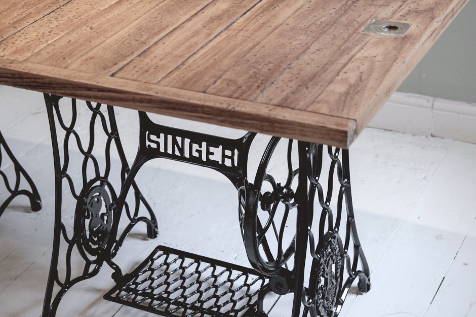 Обеденный стол из швейной машинки Зингер
