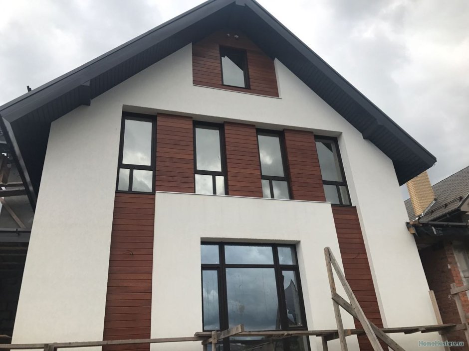 Комбинированный фасад планкен и камень