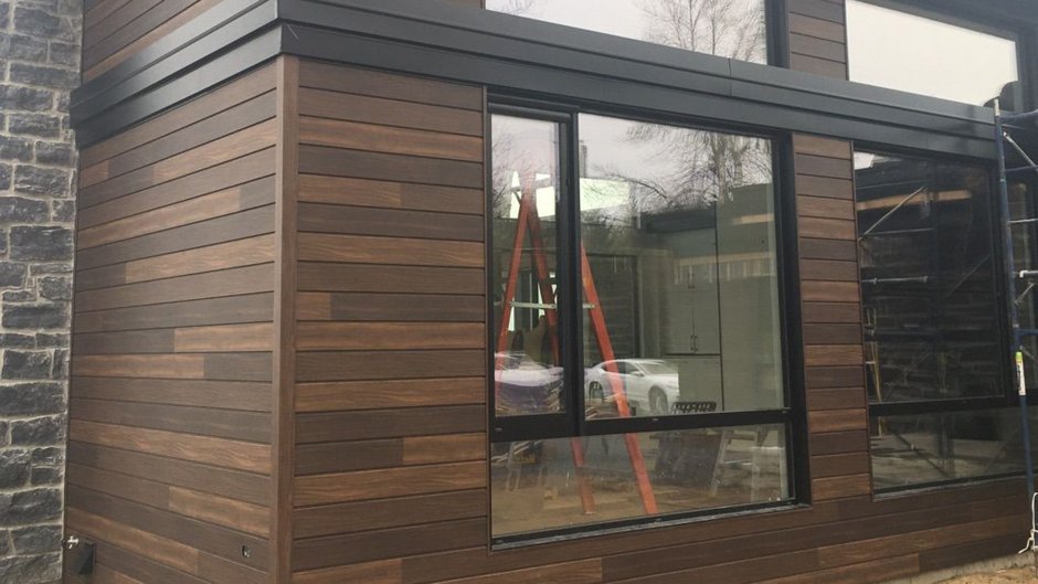 Комбинированный фасад планкен и камень