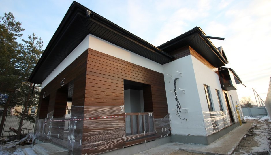 Комбинированный фасад планкен лиственница