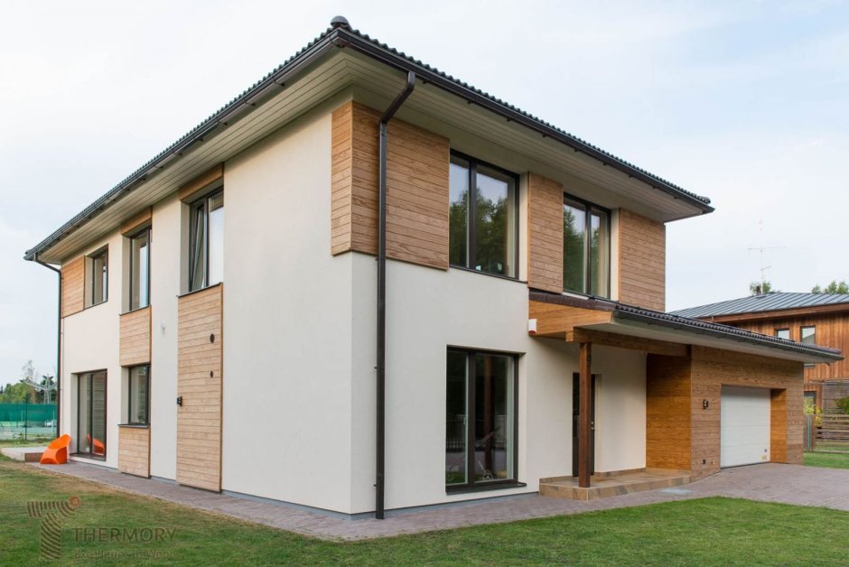 Комбинированный фасад штукатурка и дерево