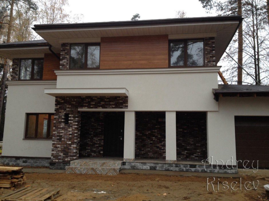 Комбинированный фасад штукатурка планкер