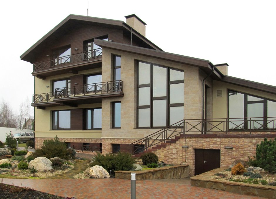 Дом фасад штукатурка и планкен