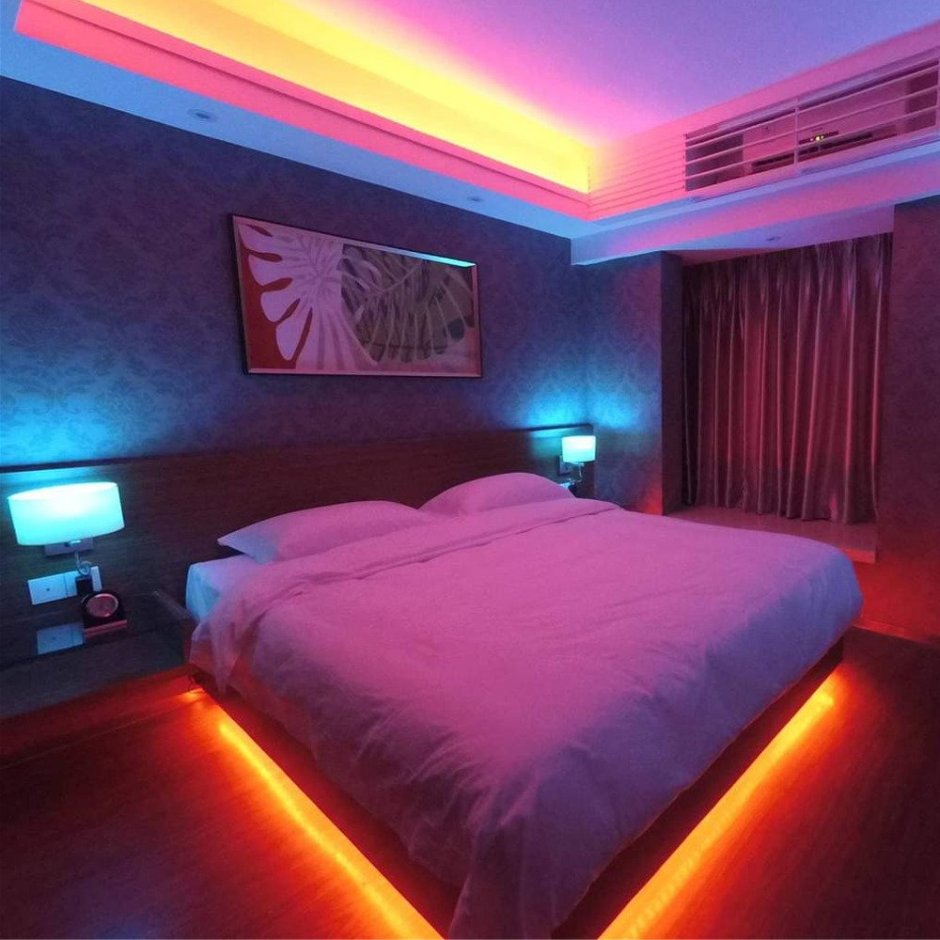 Лампа для комнаты разноцветная