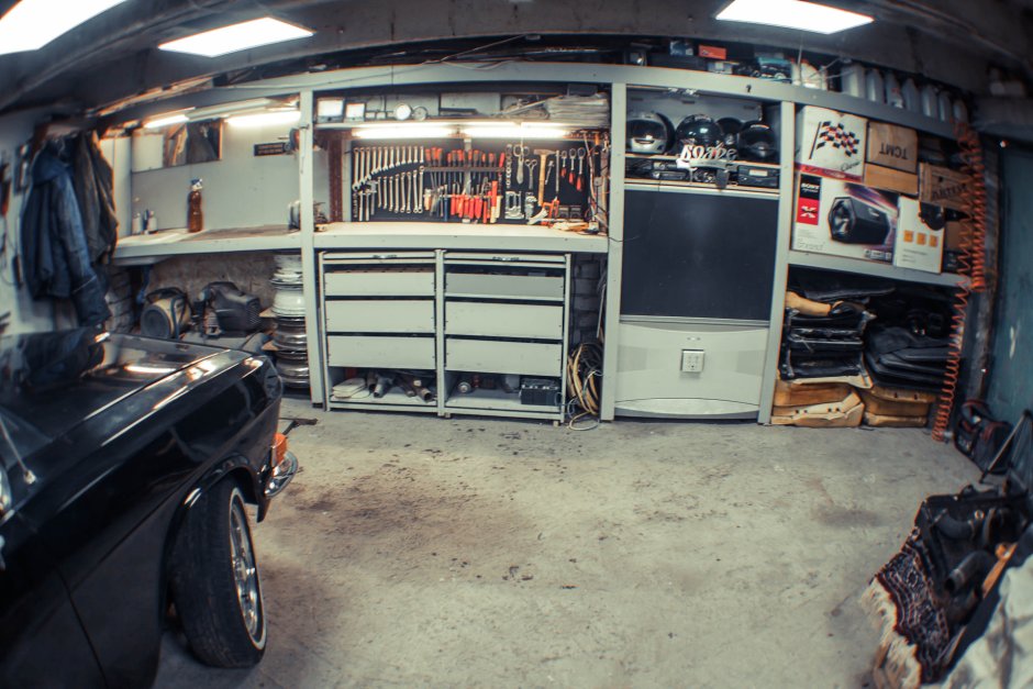 Старый гараж изнутри