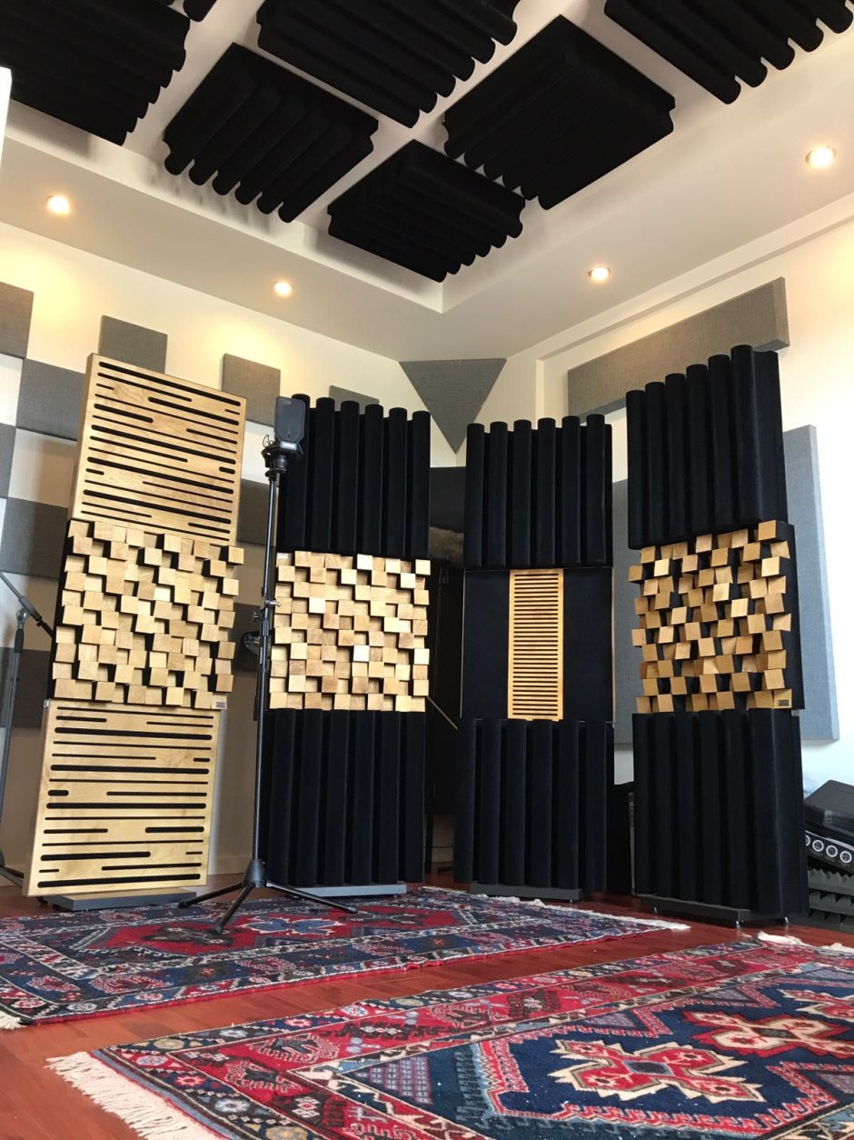 Деревянные акустические панели для студии звукозаписи