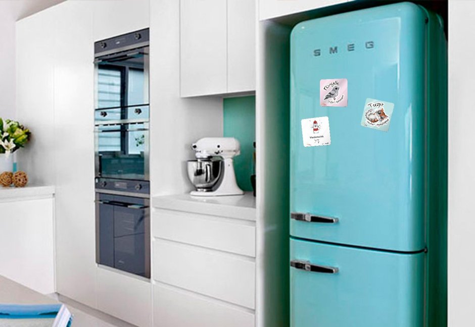 Компактный холодильник с морозильной камерой для маленьких кухонь