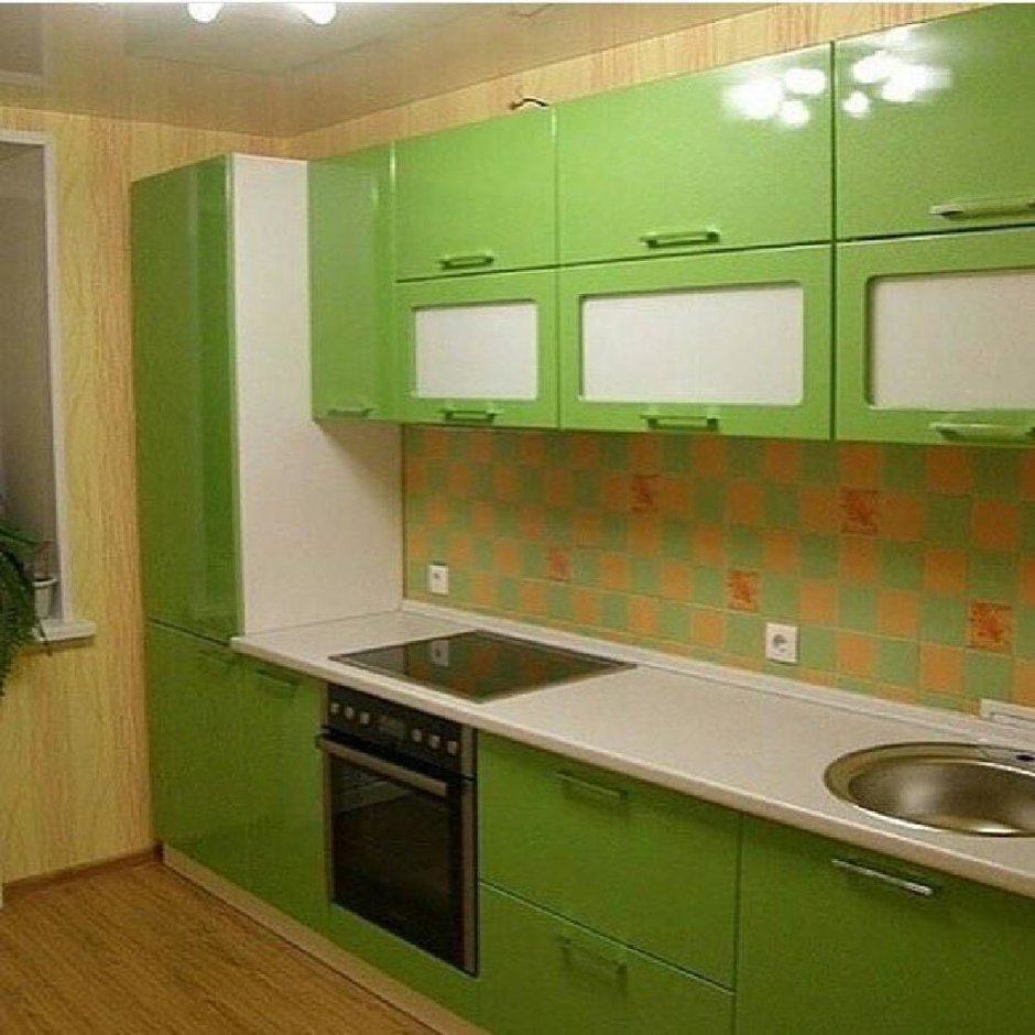 Зеленая мозаика на кухонном фартуке