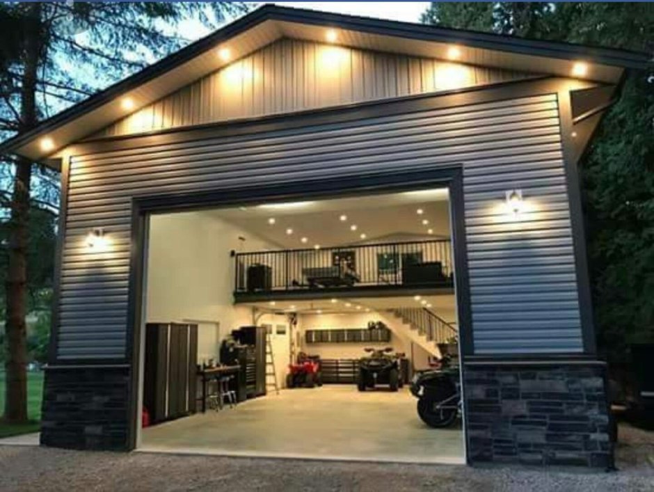 Интерьер большого гаража
