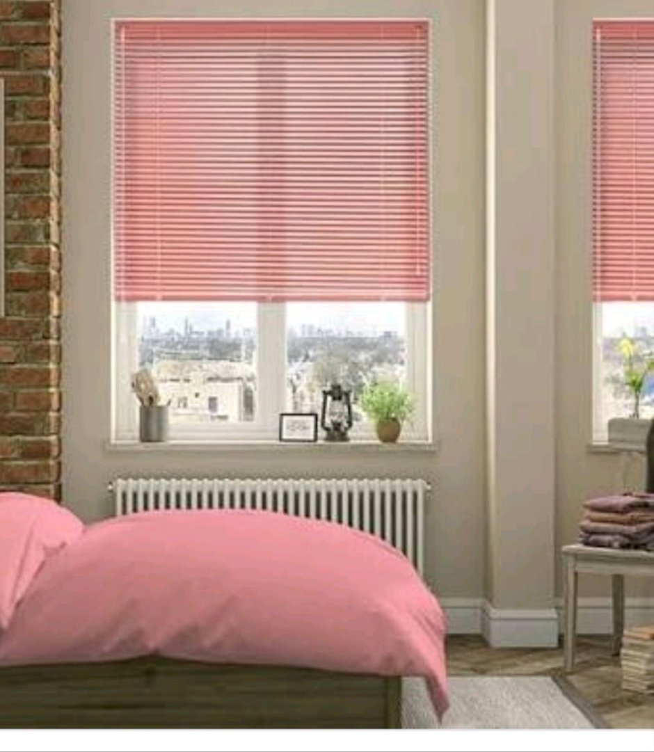 Розовые жалюзи