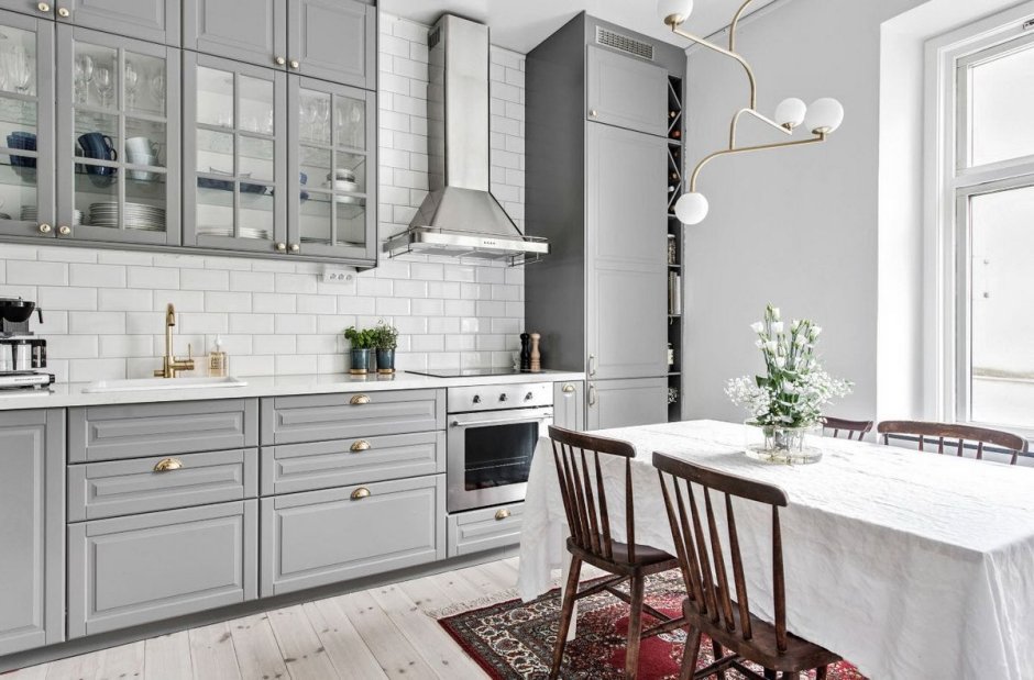 Белая кухня Неоклассика икеа