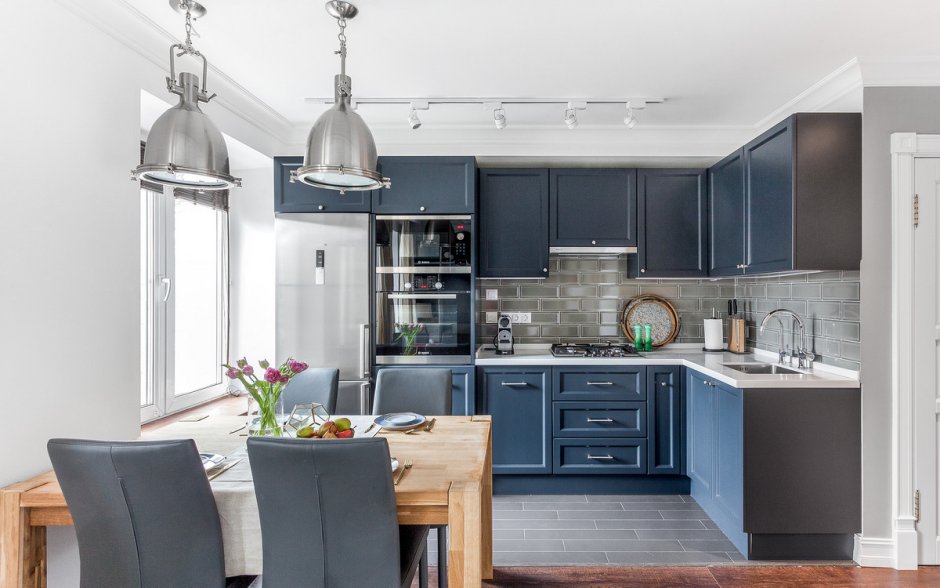 Серая кухня в доме