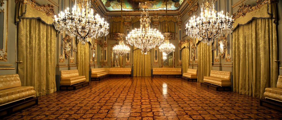 Бальный зал королевского дворца Мадрида