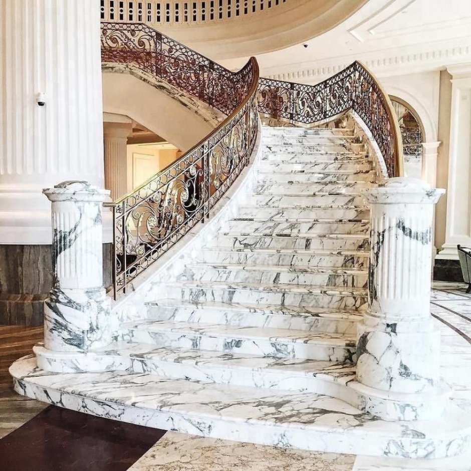 Современные лестницы из мрамора