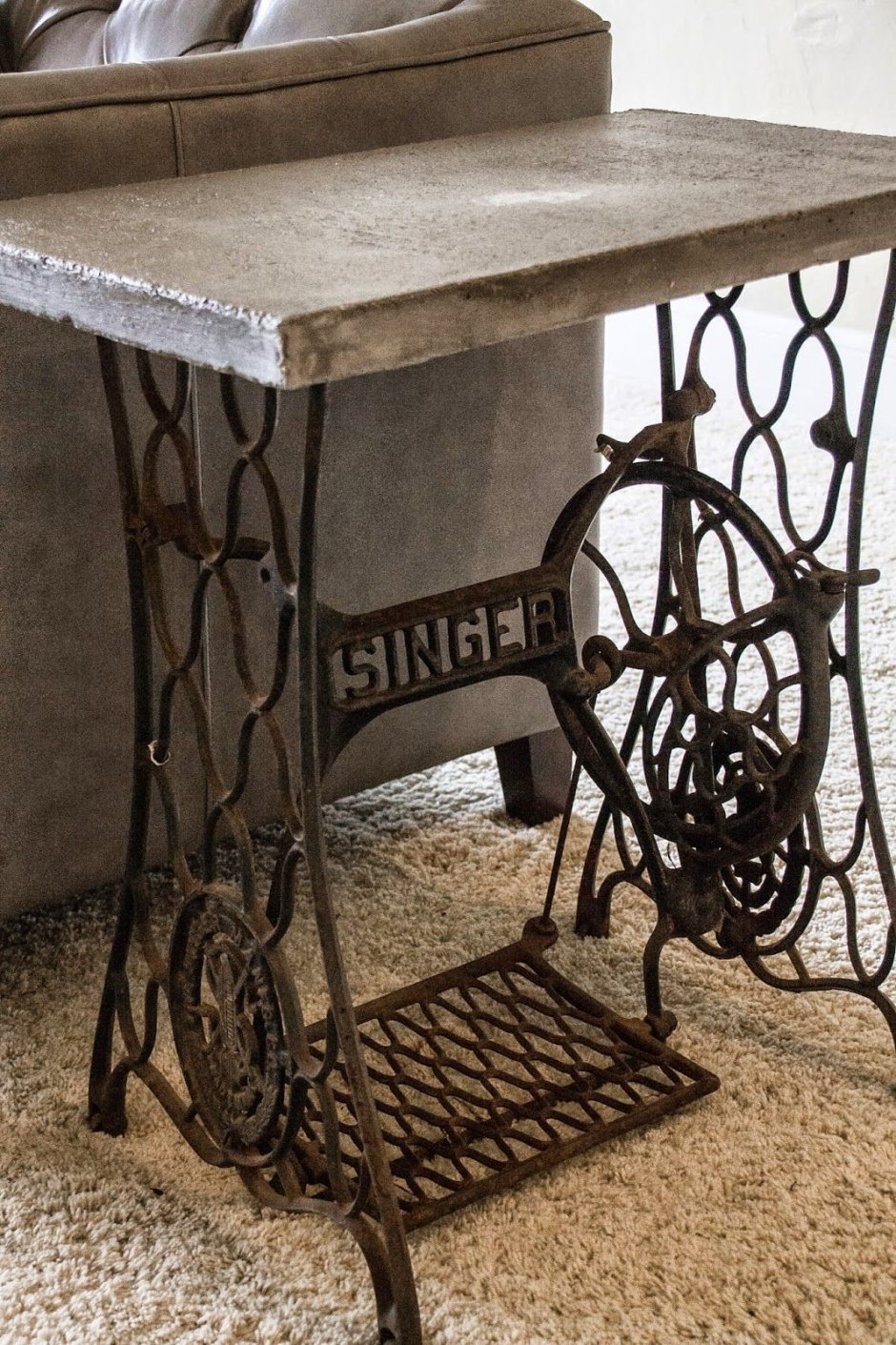 Швейная машинка Зингер со столом