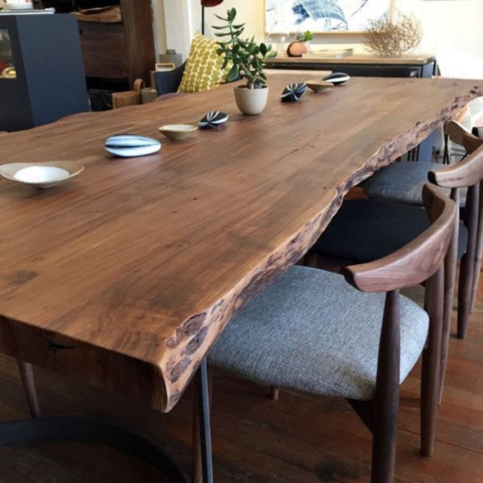 Кухонный стол из цельного куска дерева