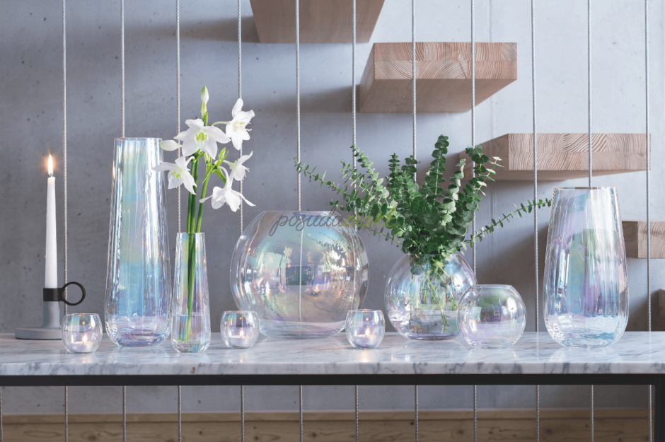 Керамика ваза и искусственные цветы
