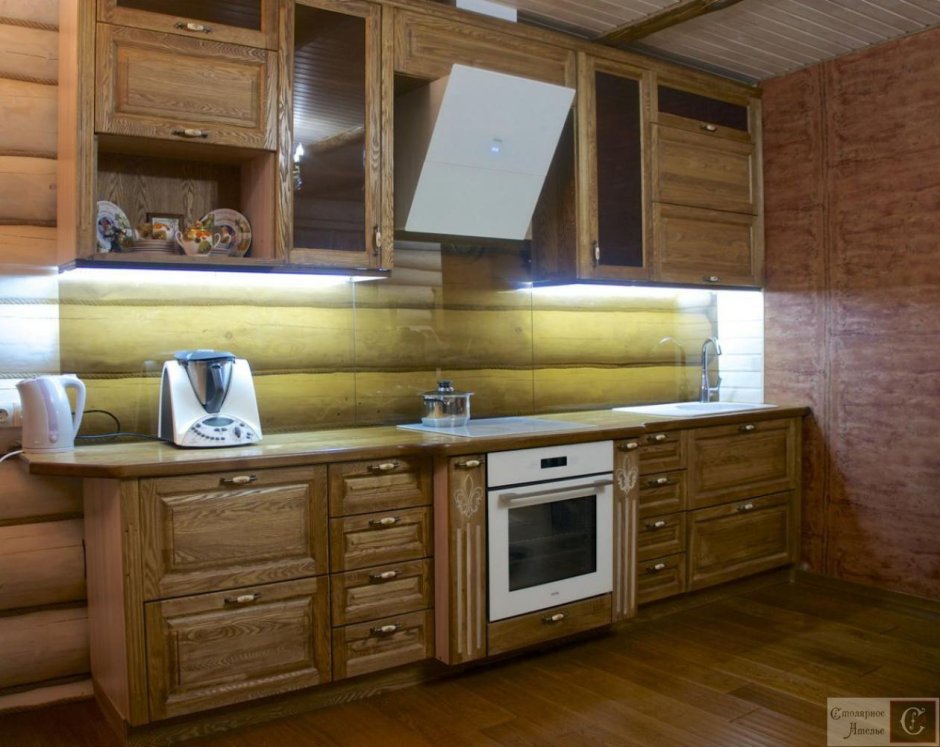 Кухонные гарнитуры в деревянном доме
