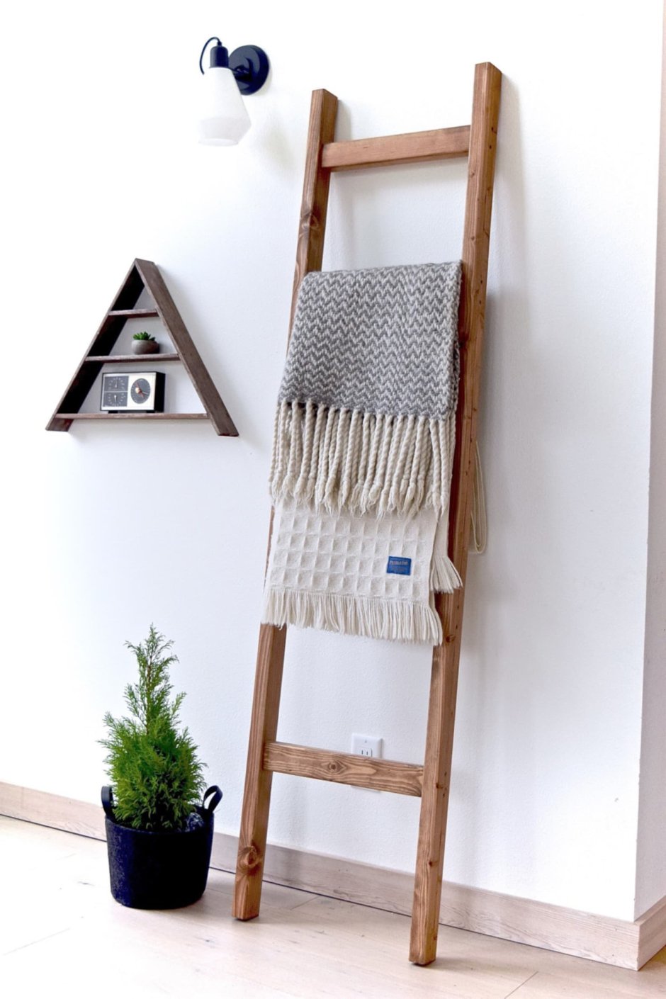 Декоративная лестница для полотенец