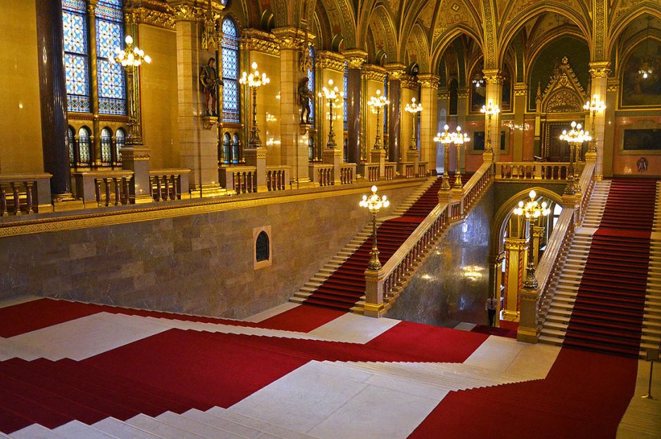 Здание парламента в Будапеште внутри