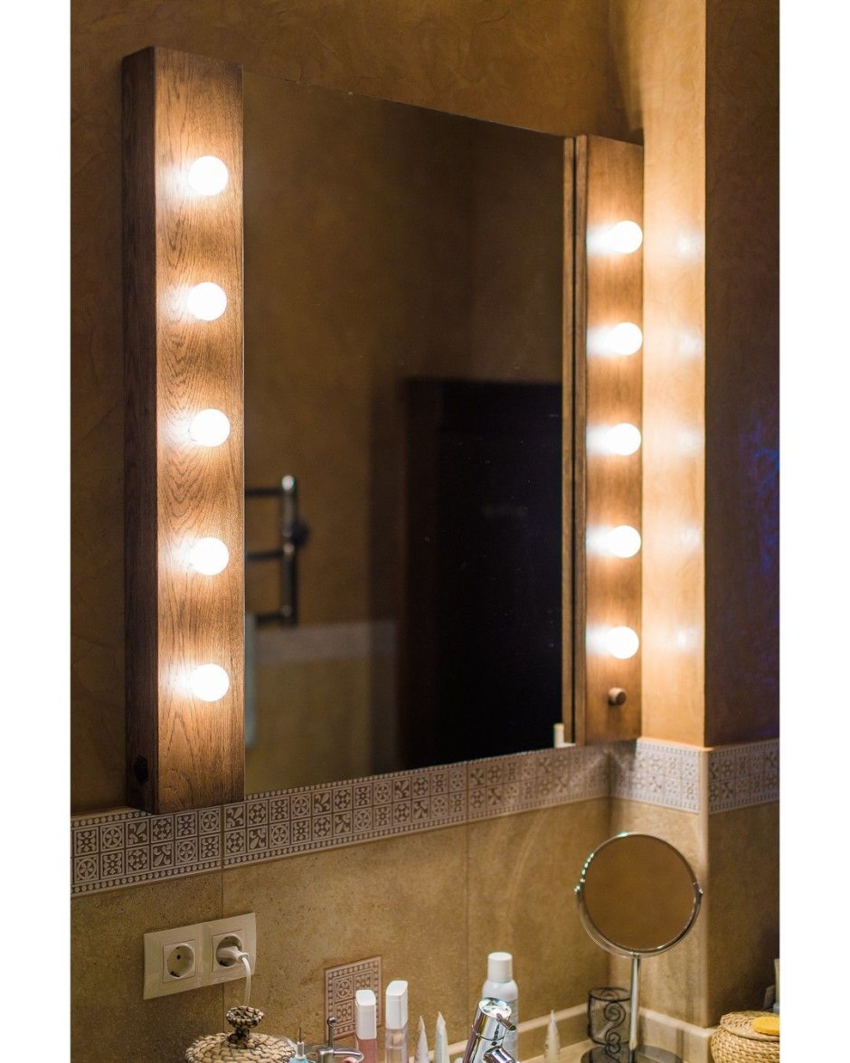 Лампа на зеркало в ванную