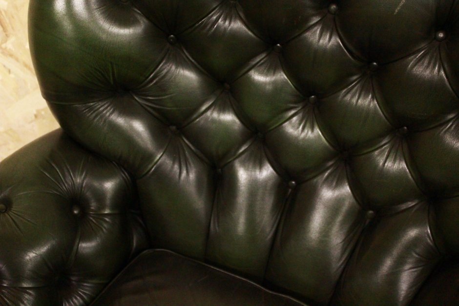 Кресло кожаное Честерфилд зеленый
