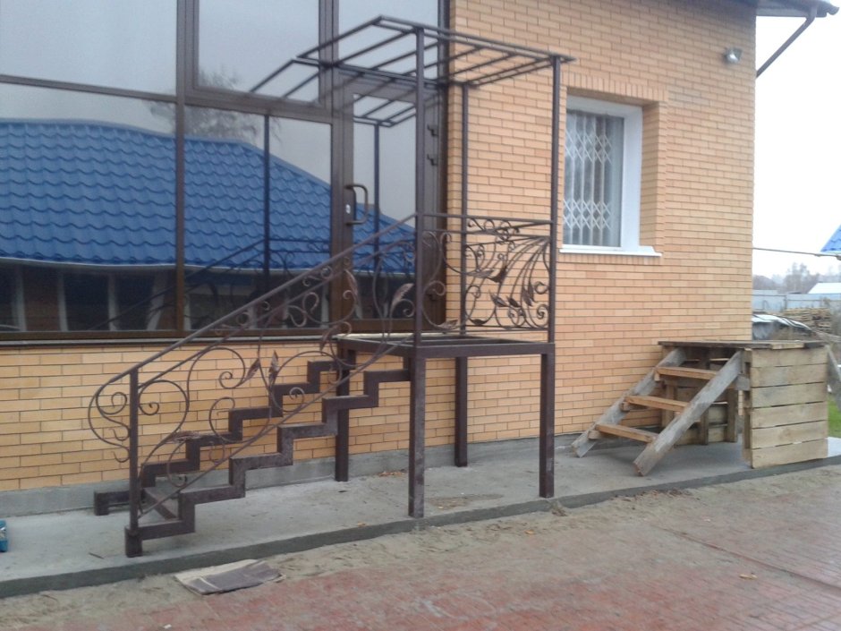Перилы на наружные ступеньки