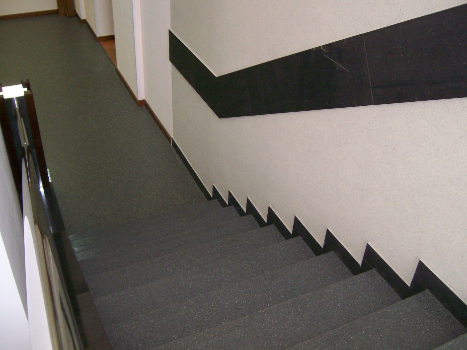 Полимерное покрытие для лестниц