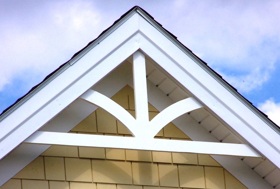 Подшивка фронтонного свеса крыши