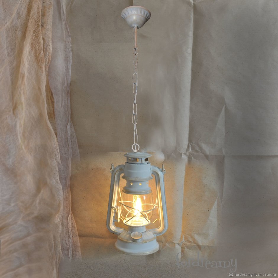 Как украсить интерьер гостиной старыми керосиновыми лампами
