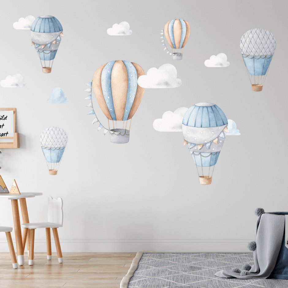 Воздушные шары на стене