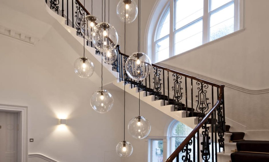 Красивые светильники на стену лестницы современные идеи