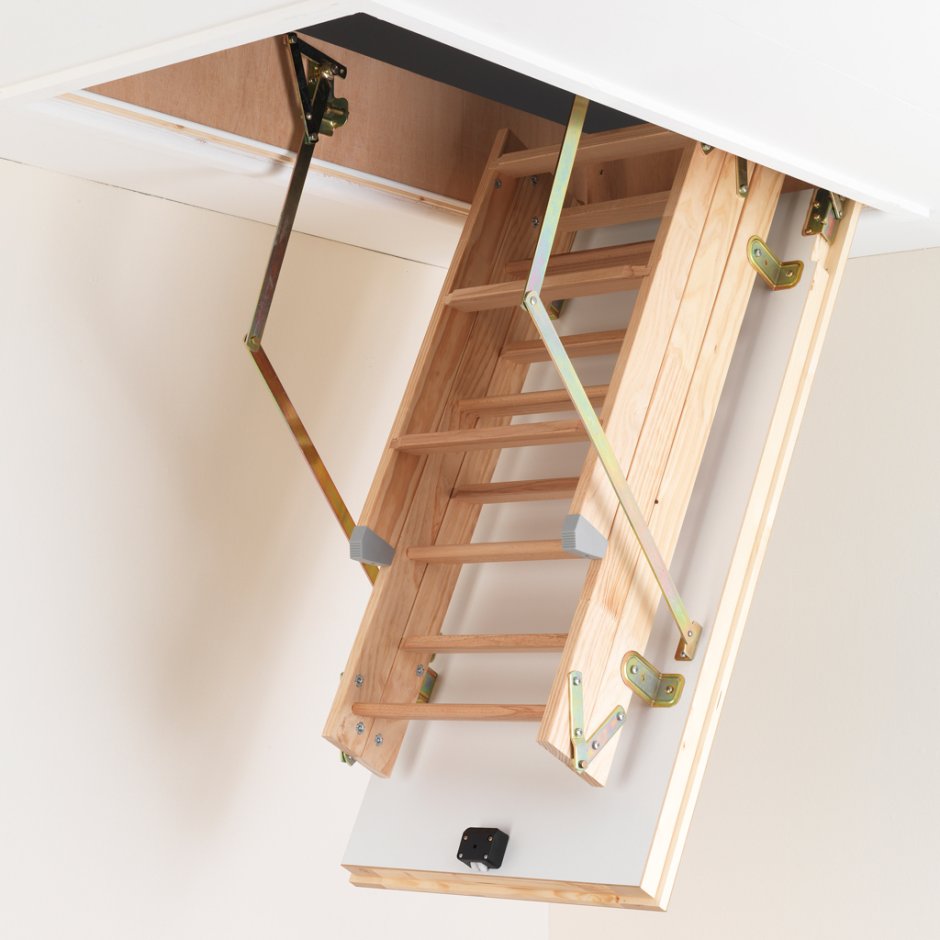 Лестница вертикальная деревянная на чердак
