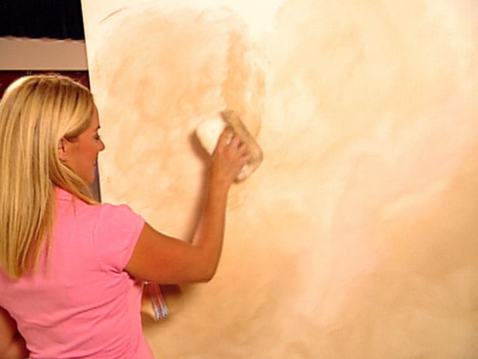 Моющая краска для стен на стене