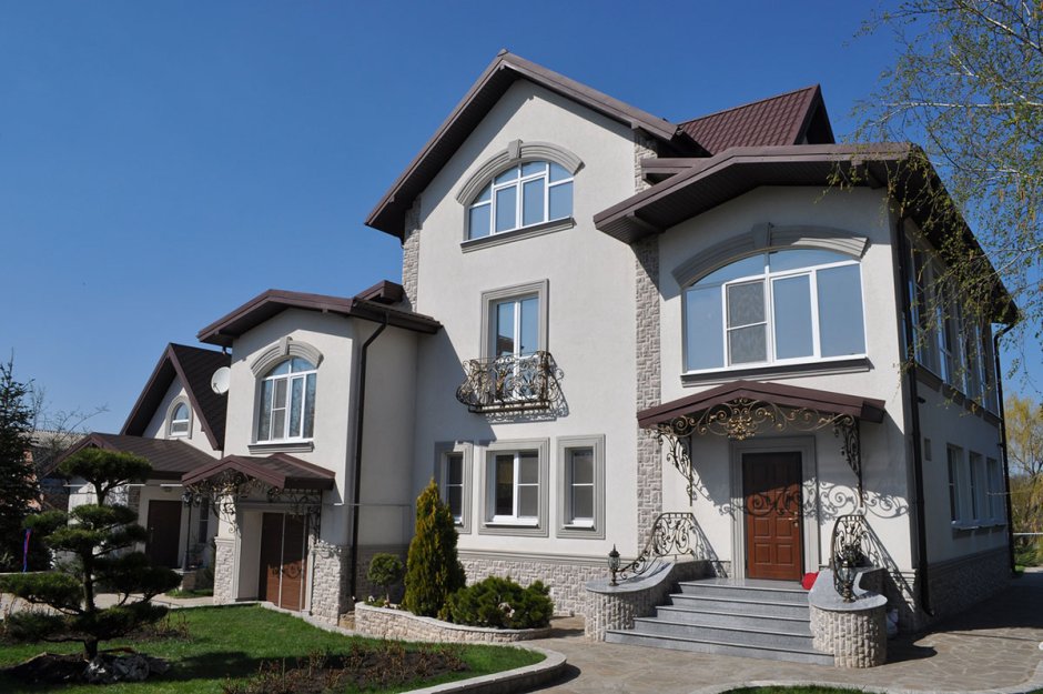 Красивая отделка фасада штукатуркой