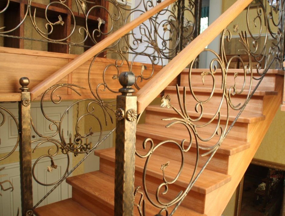 Лестницы в доме дизайн с металлическими балясинами